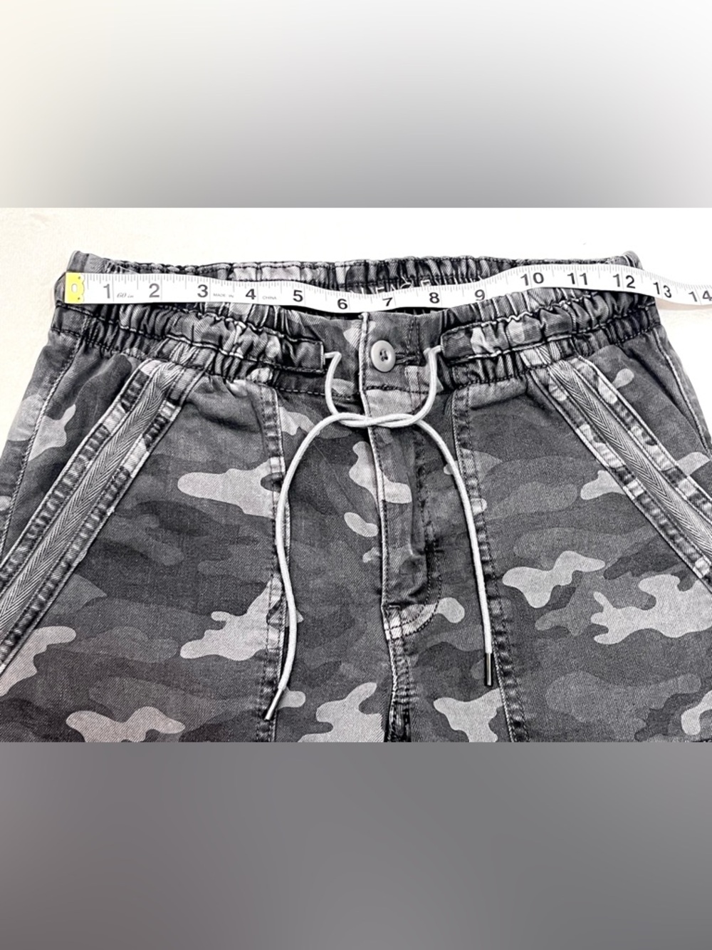 American Eagle Outfitters Gray Camouflage Drawstring Joggers with Pockets - Picture 7 of 16